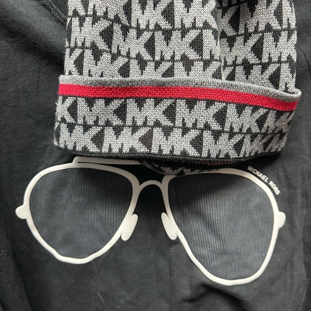 Michael Kors Black Sunglasses T-Shirt - Picture 4 of 10